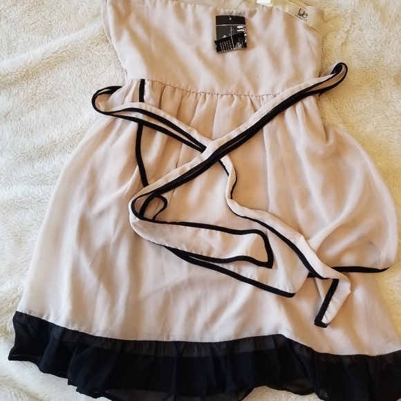 Adorable dress - Picture 5 of 7